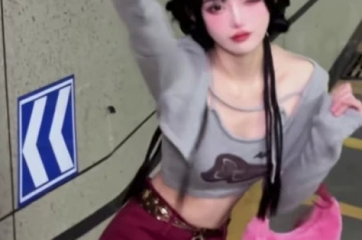 当年她因败坏印小天而走红得以嫁给大导演多年过去现状如何？