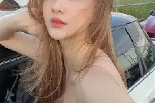 海底捞女网红阿朱低俗视频曝光网友质疑其穿衣自由