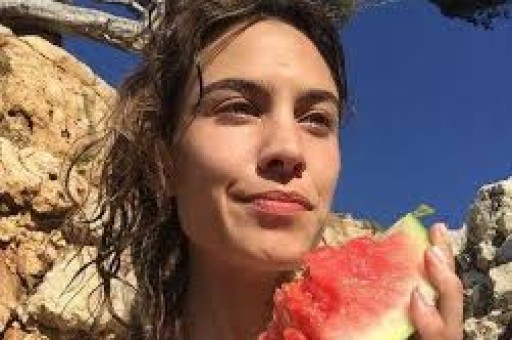 百万粉丝女网红盲道被撞反被骂系摆拍薛之谦回应